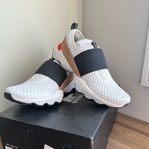 SORELS WOMEN'S KINETIC IMPACT STRAP SNEAKER